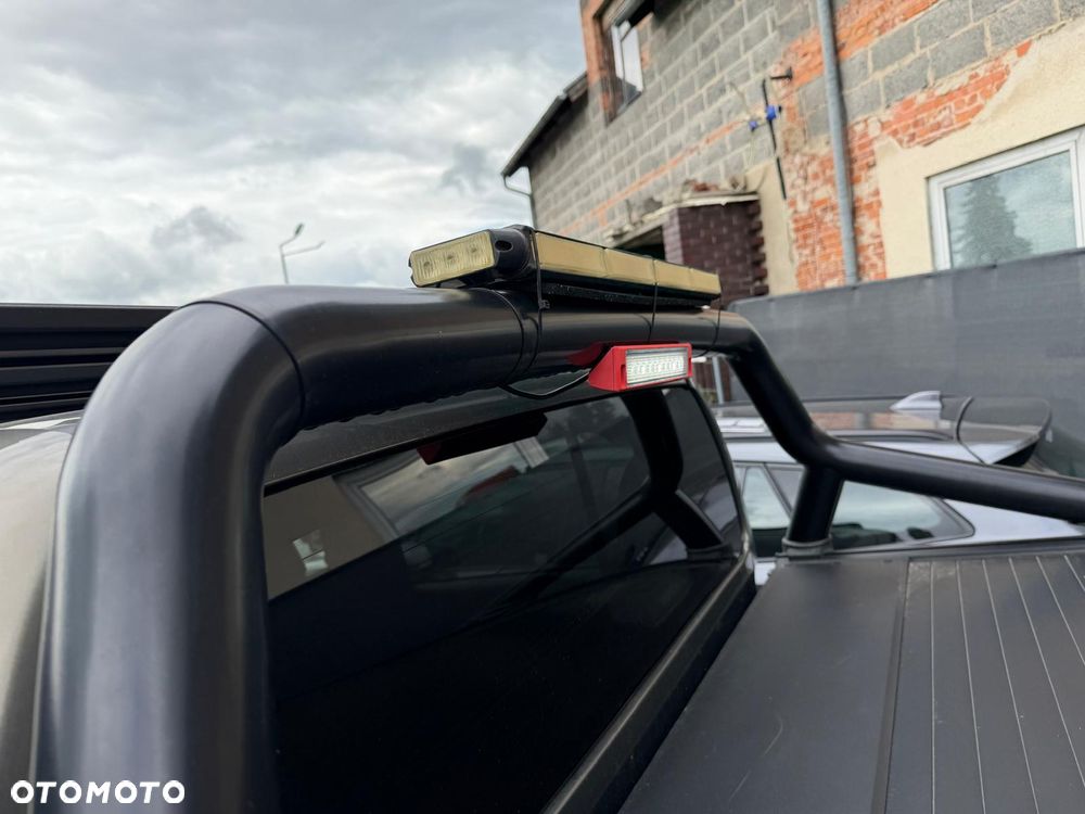 Toyota Hilux 2.8 D-4D Double Cab Invincible Sport 4x4 - 27