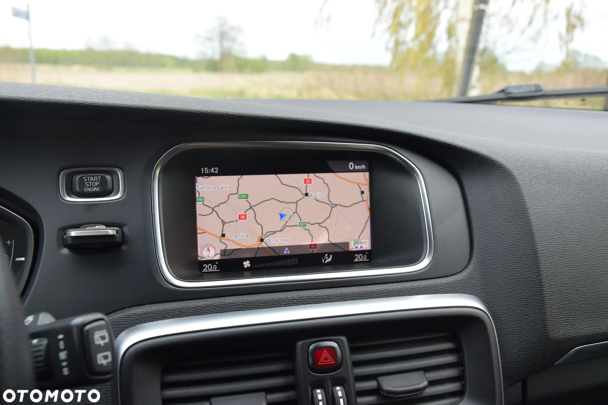 Volvo V40 D2 Drive-E SCR R-Design Momentum - 32
