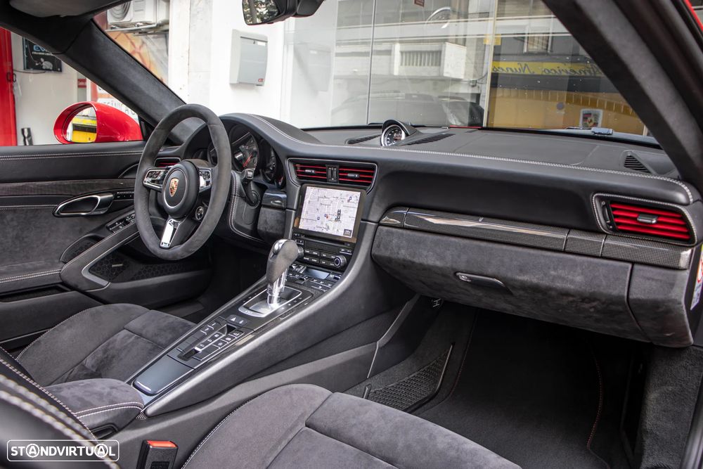 Porsche 911 (991) Carrera GTS PDK - 39