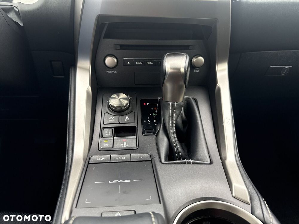 Lexus NX 300h Business Edition AWD - 19