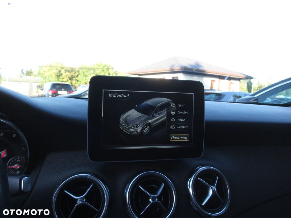 Mercedes-Benz GLA 200 7G-DCT Style - 25