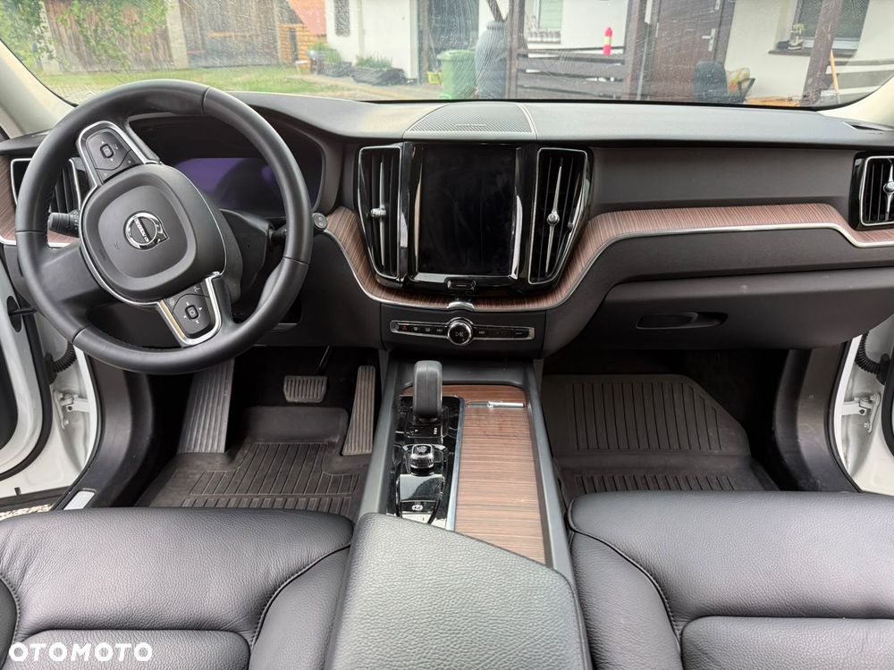 Volvo XC 60 B5 B AWD Ultimate Bright - 11