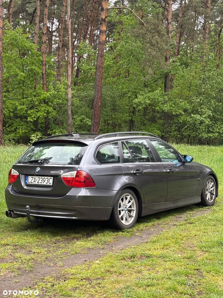 BMW Seria 3 320i - 4