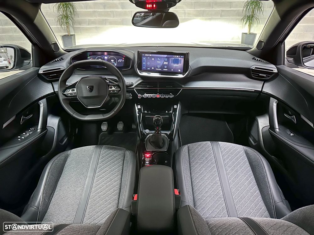 Peugeot 2008 1.2 PureTech Allure - 12