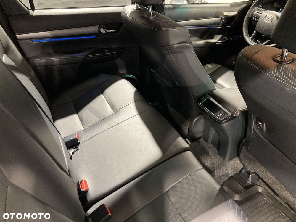 Toyota Hilux 2.8 D-4D mHEV Double Cab Invincible 4x4 - 11