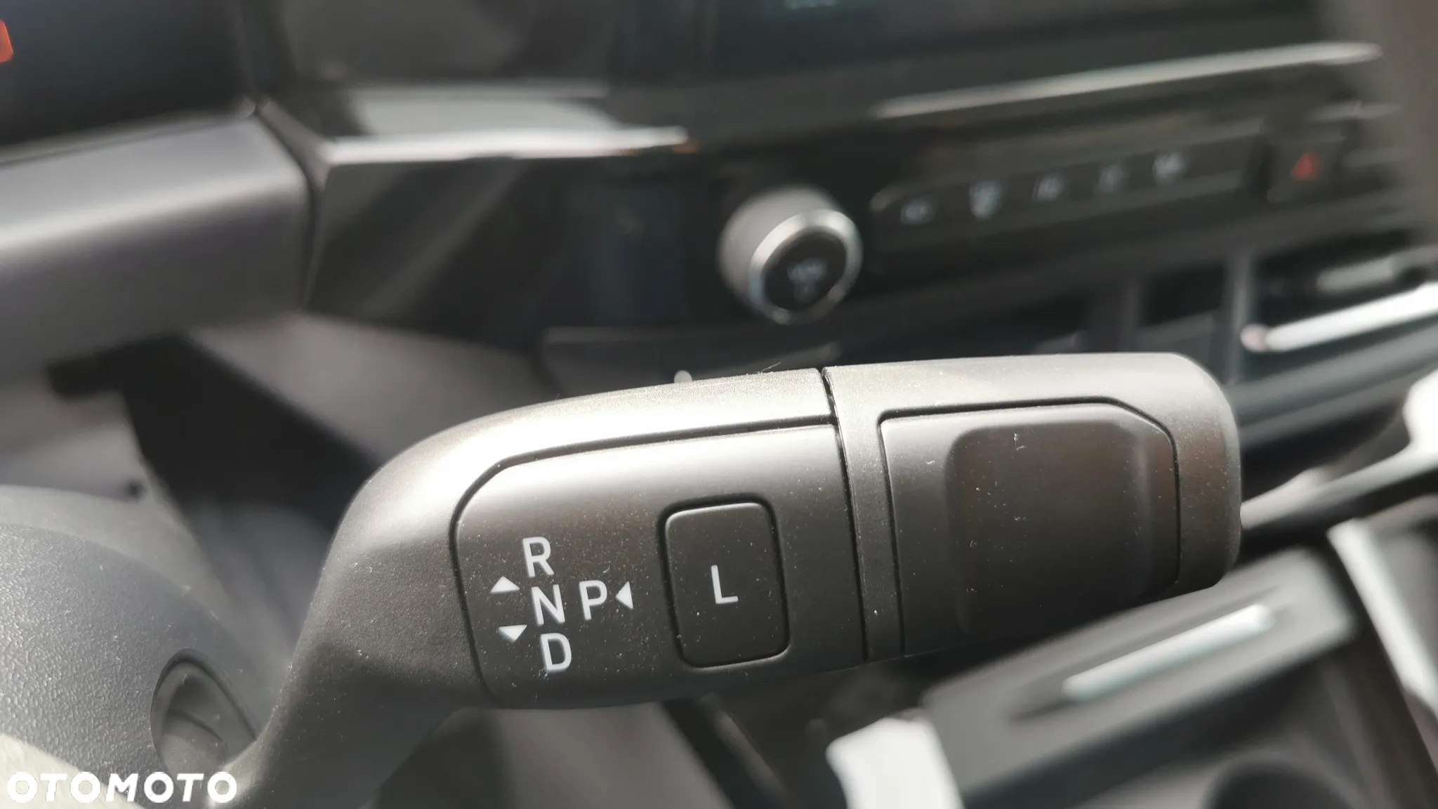 Ford Tourneo Custom 2.5 PHEV CVT 340 L2 Titanium X - 22