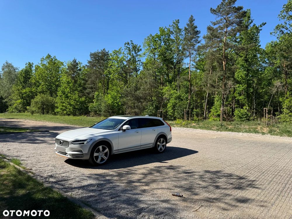 Volvo V90 Cross Country - 22