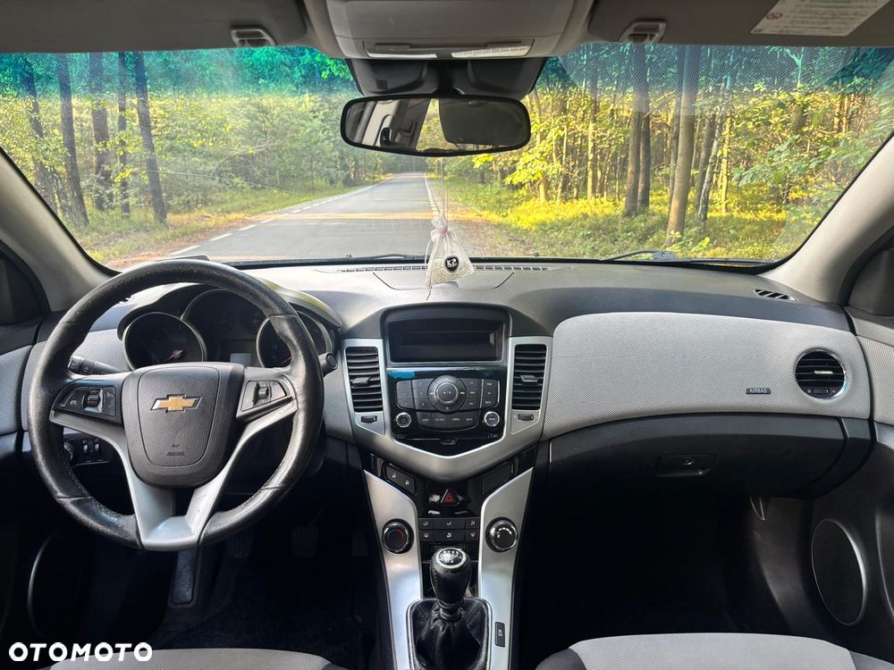 Chevrolet Cruze 1.6 LS+ - 8