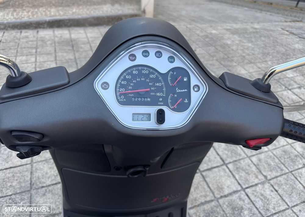 Vespa GTS Super Supersport - 5