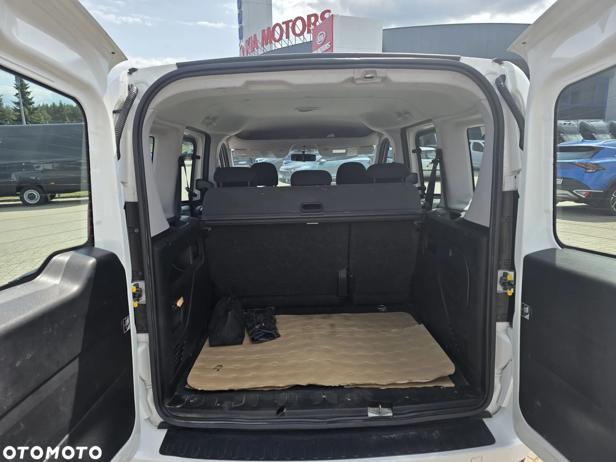 Fiat Doblo 5 osób Krajowy Drzwi Przesuwne P+L strona Hak - 12