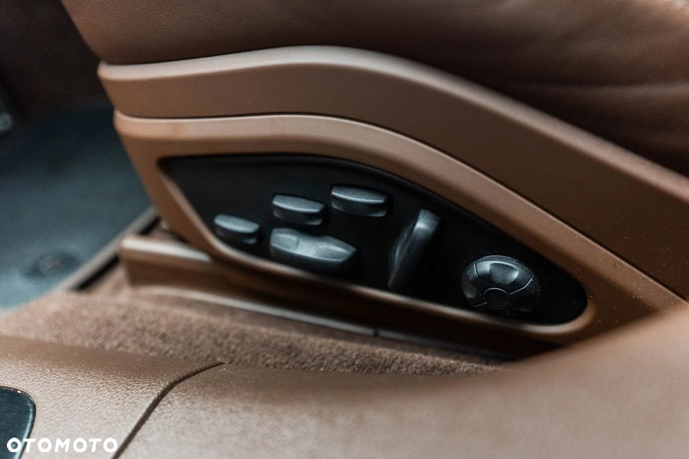 Porsche Panamera 4 E-Hybrid Platinum Edition - 33