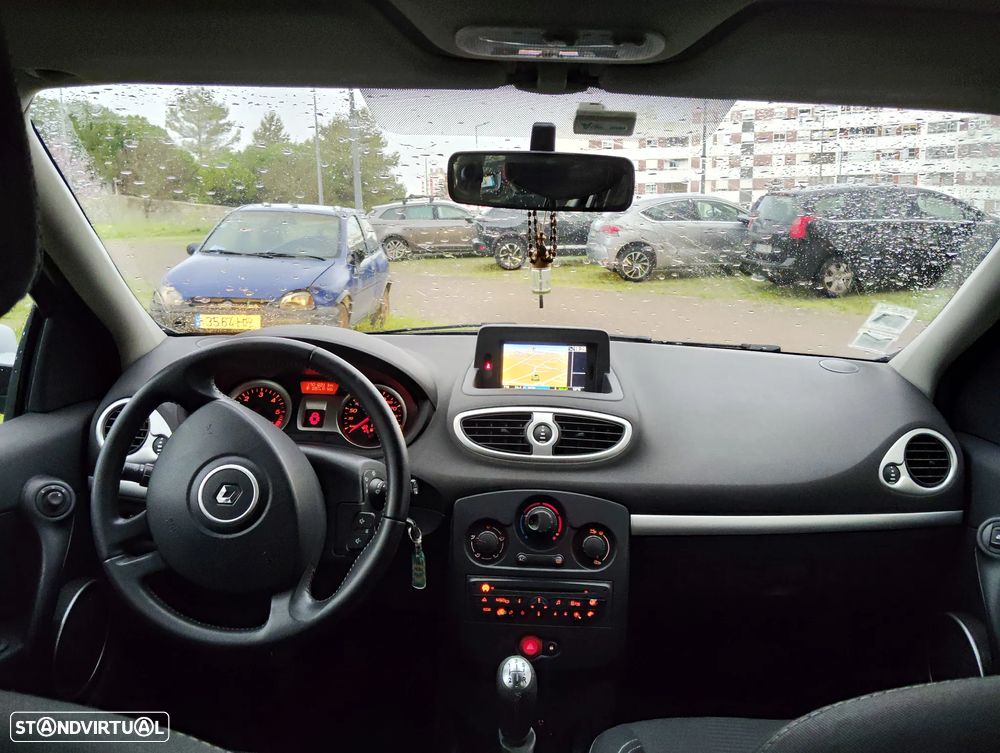 Renault Clio 1.5 dCi Dynamique S - 8