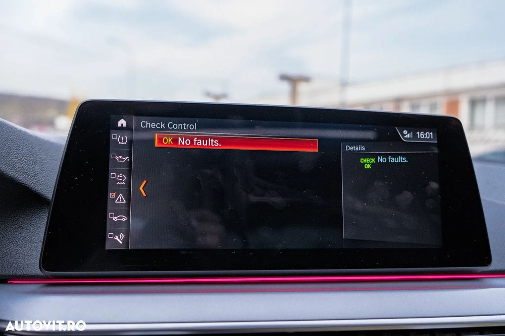 BMW Seria 5 520d Aut. Luxury Line - 29