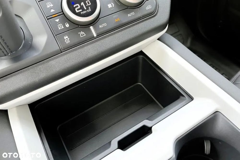 Land Rover Defender 3.0 D200 mHEV - 21