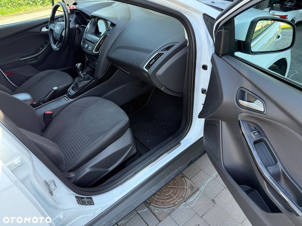 Ford Focus 1.0 EcoBoost Titanium - 23