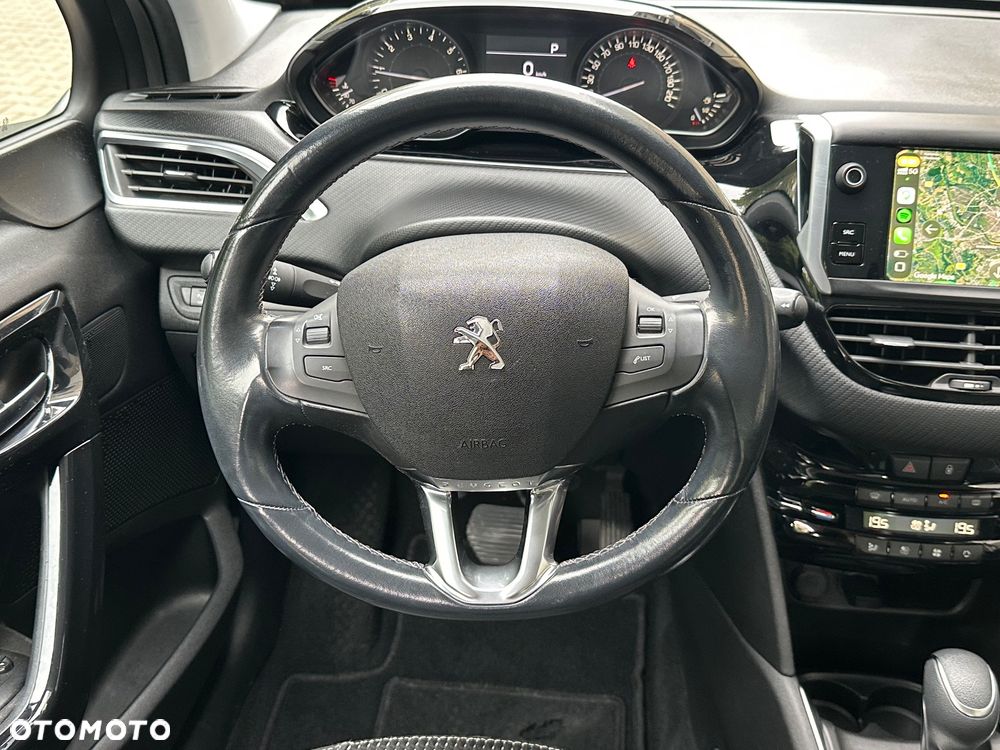 Peugeot 208 - 8