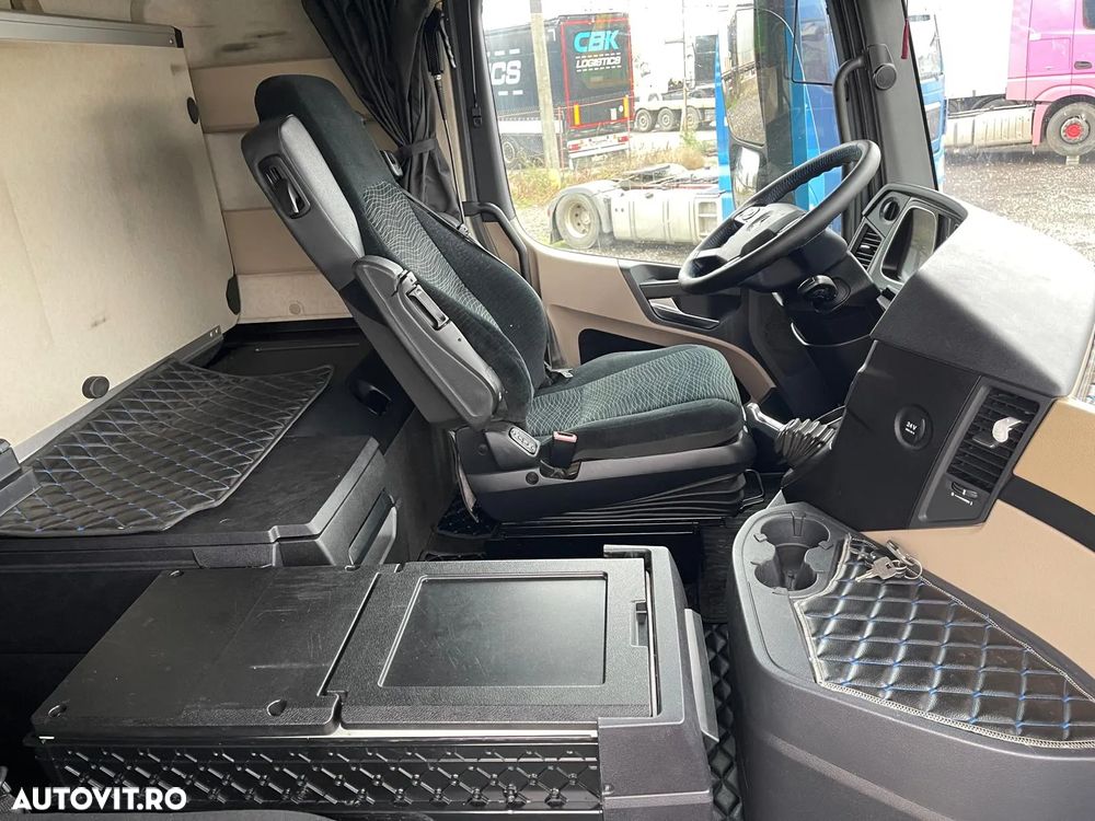 Mercedes-Benz ACTORS - 28