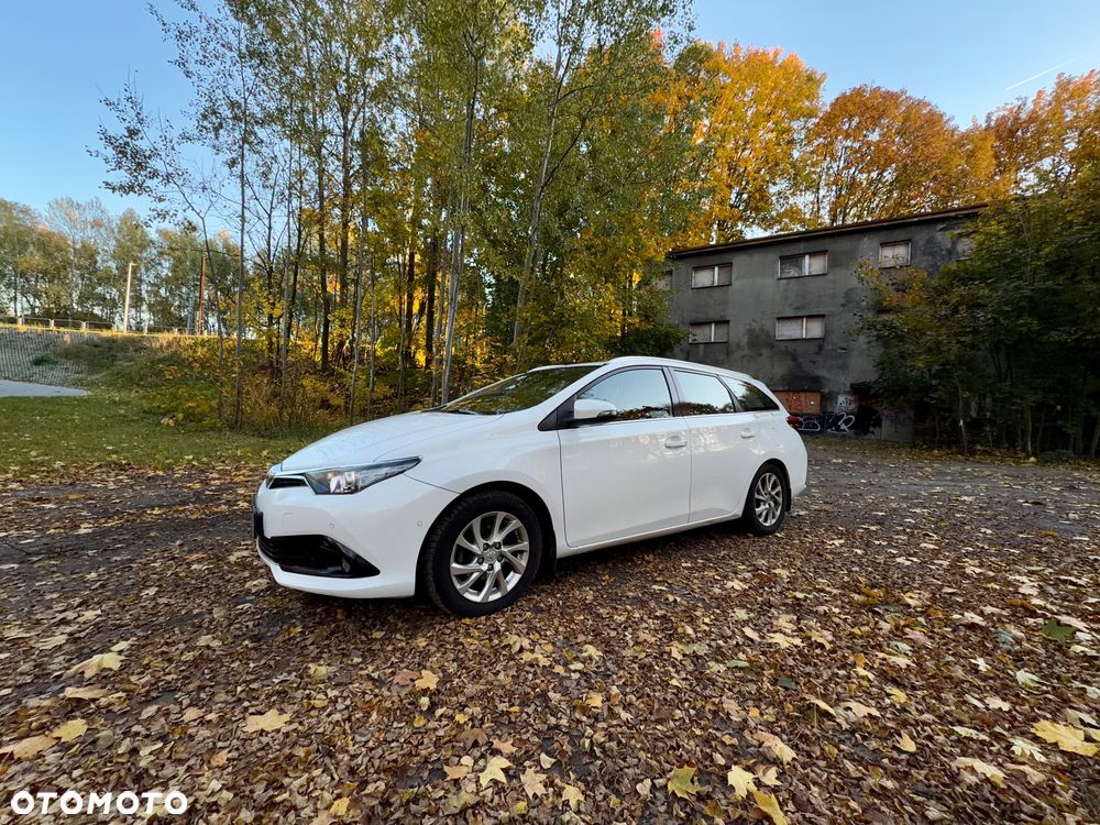 Toyota Auris Hybrid 135 Prestige - 6