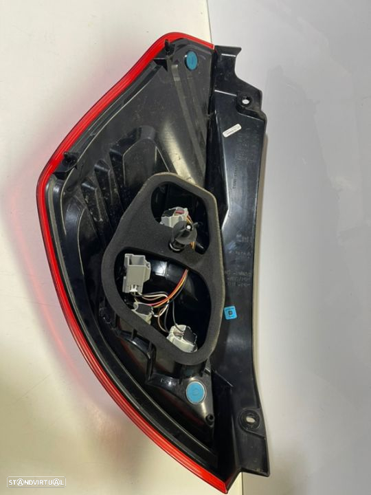 Farol Farolim Ford Fiesta mk6 2016 Traseiro Dto - 2