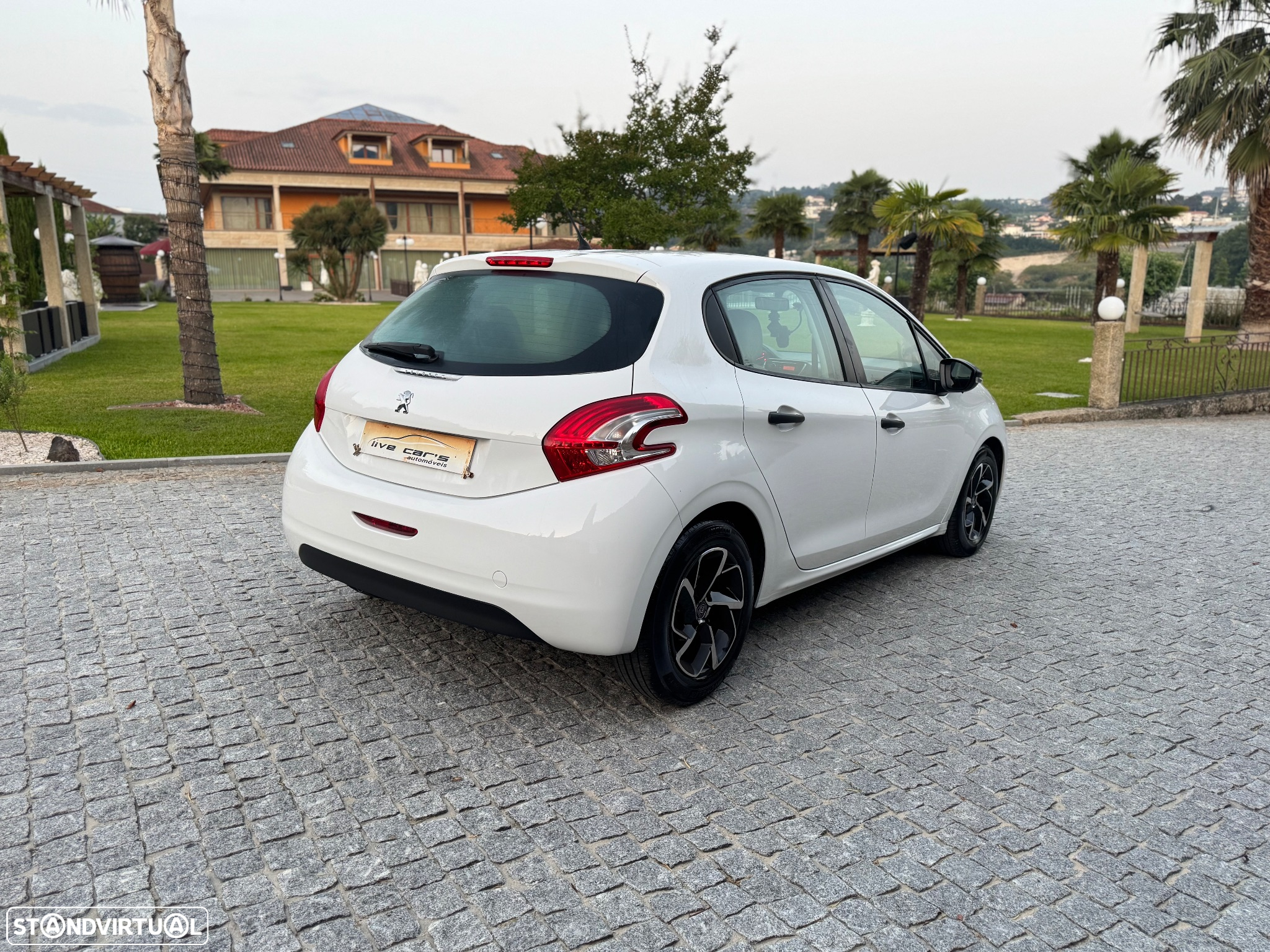 Peugeot 208 1.4 HDi Allure - 14