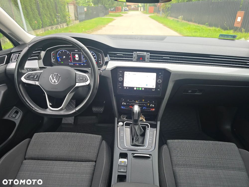 Volkswagen Passat - 11