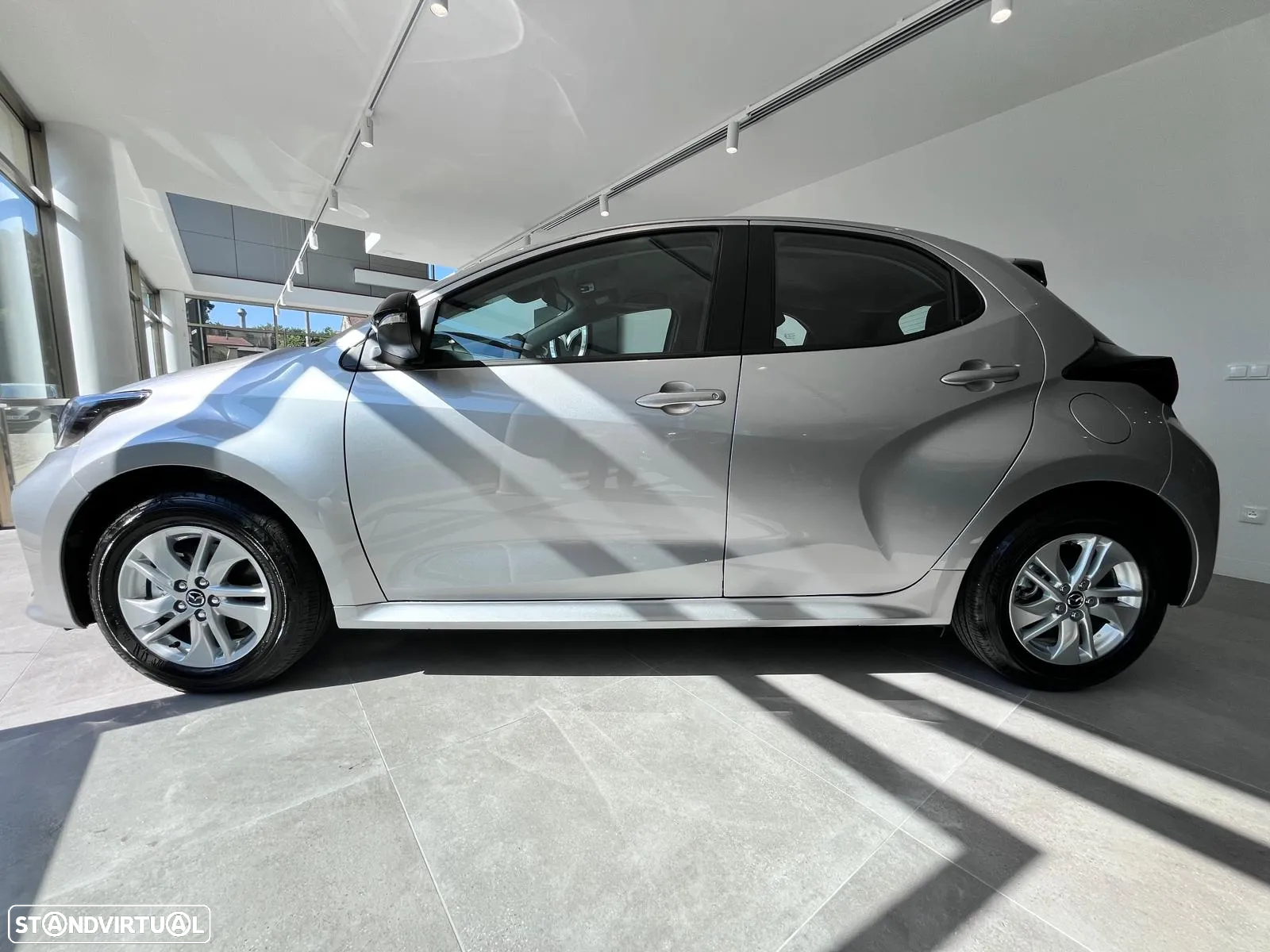 Mazda 2 1.5 L Hybrid VVT-i Centre-Line - 6