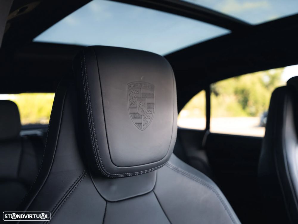 Porsche Macan Electric 4 - 24