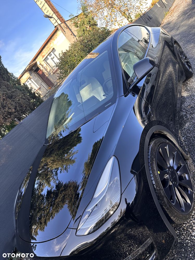 Tesla Model Y - 1