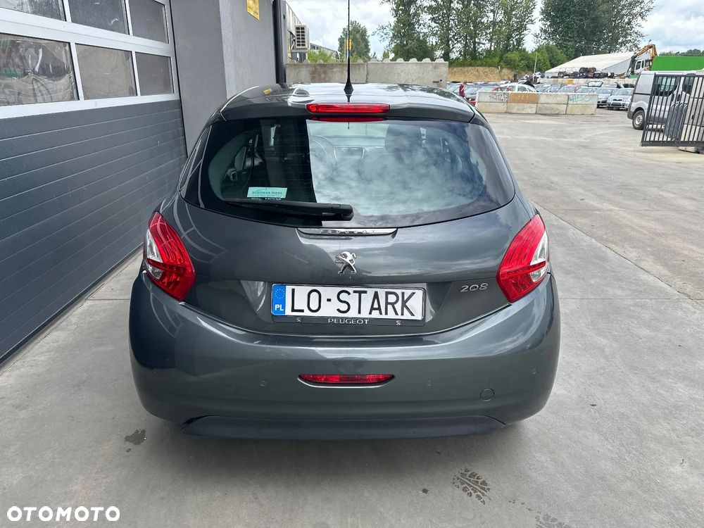 Peugeot 208 - 4