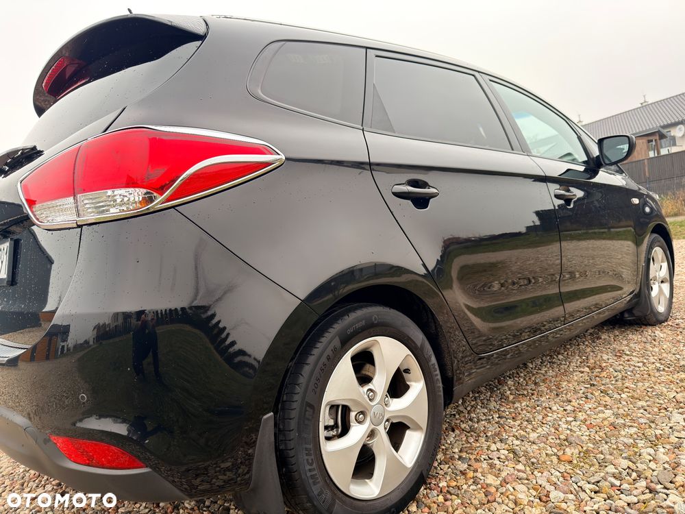 Kia Carens 1.6 GDI XL 7os - 12