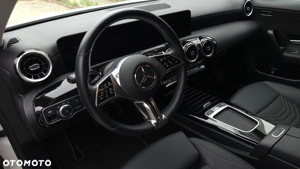 Mercedes-Benz CLA 200 7G-DCT - 19