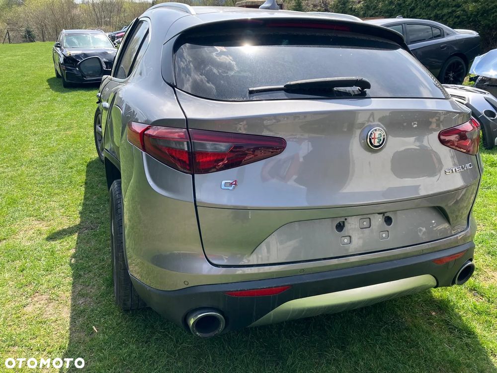 Alfa Romeo Stelvio 2.0 Turbo TI Q4 - 4