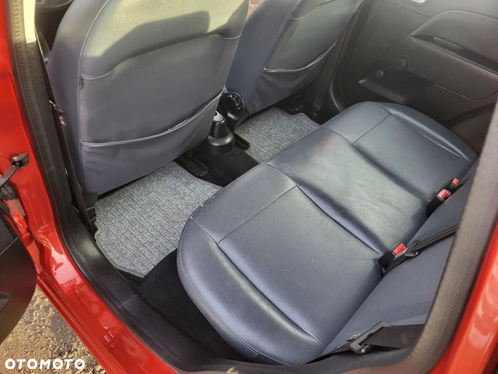 Ford Fiesta 1.6 Ghia - 22