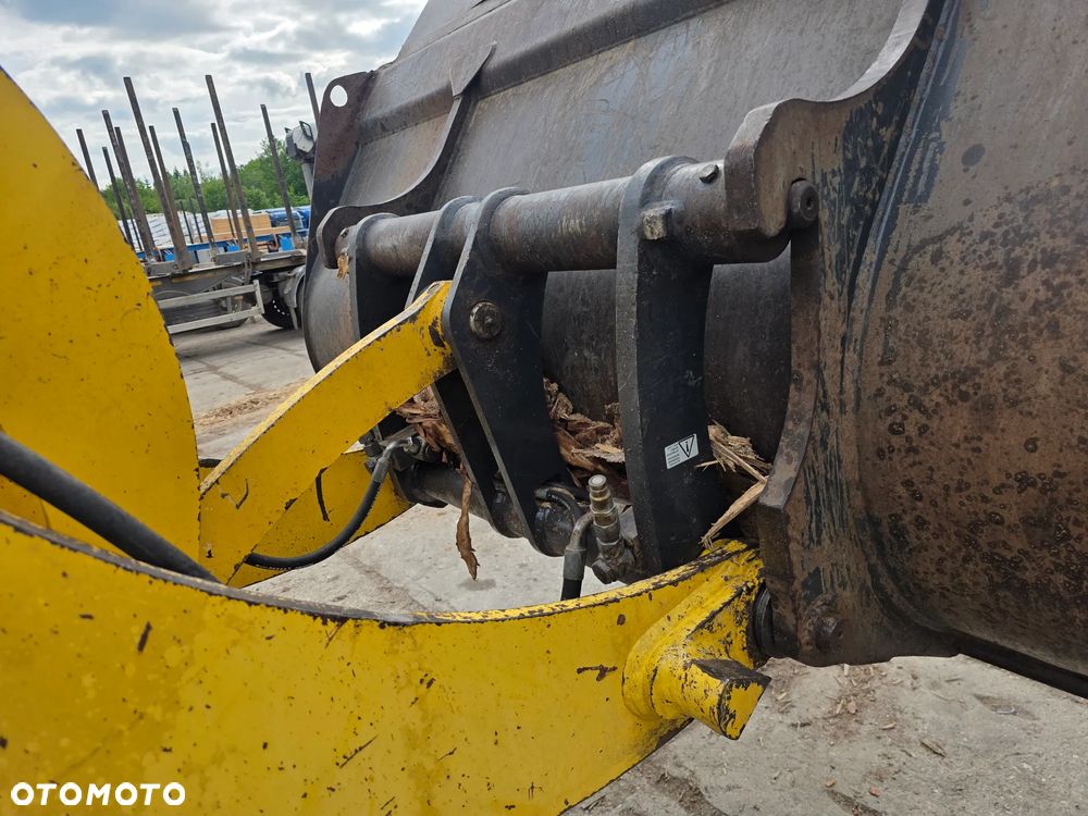 Komatsu WA100 - 8
