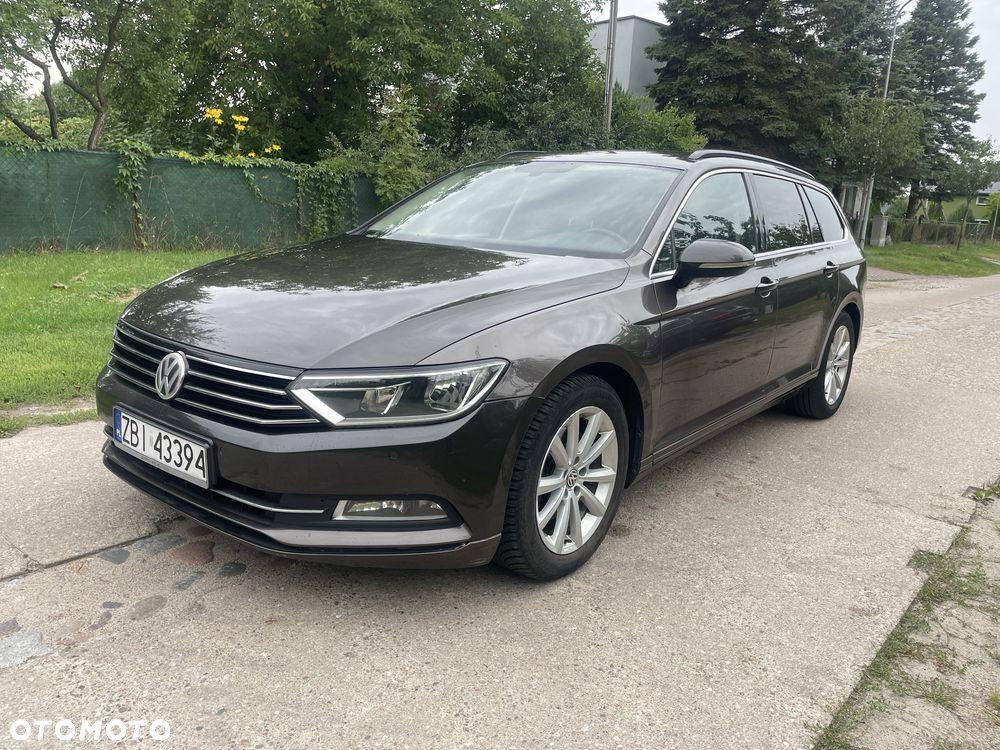 Volkswagen Passat - 1