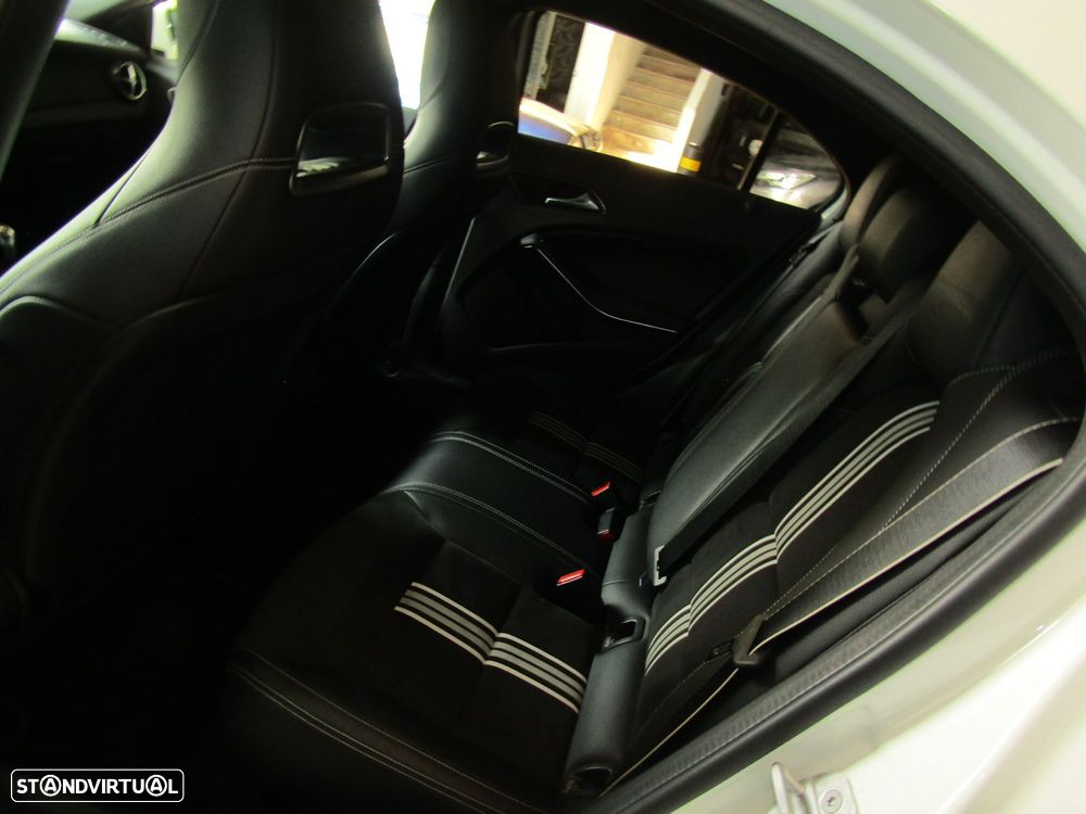 Mercedes-Benz A 180 d AMG Line - 11