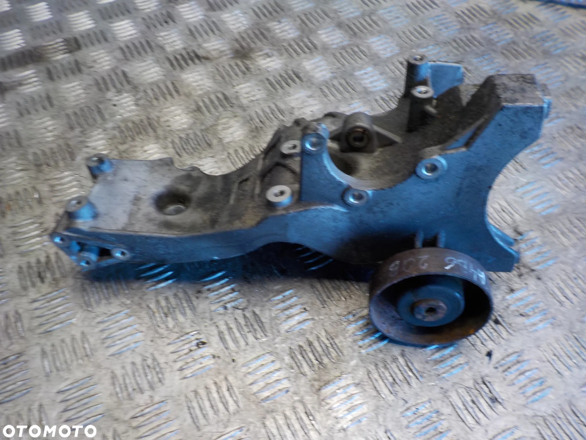 AUDI A4 B6 2.0B ŁAPA MOCOWANIE ALTERNATORA 06D903143C - 2