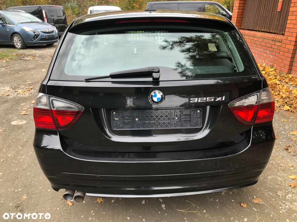 BMW Seria 3 325xi Touring - 4