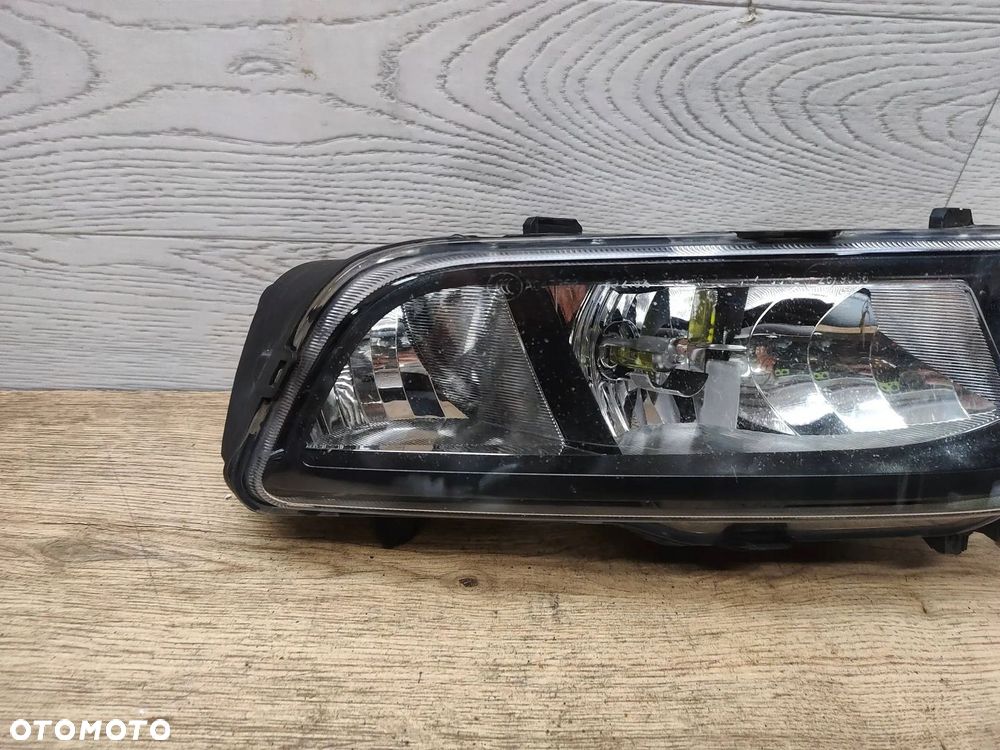Volkswagen Polo V 6R 2015 Przód strona prawa Lampy przeciwmgielne - 2