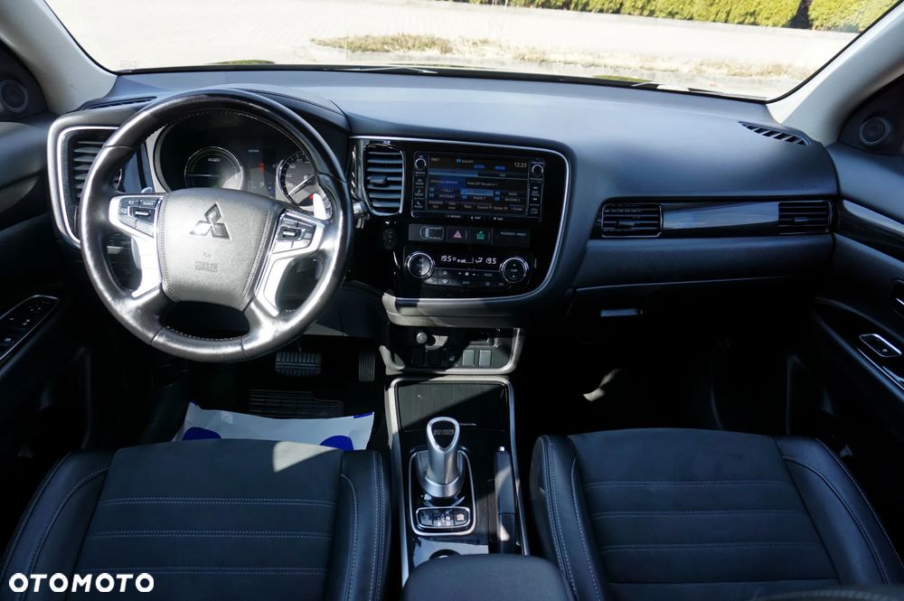 Mitsubishi Outlander 2.0 4WD Plus - 24