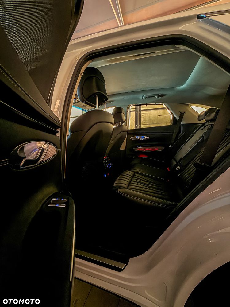 Genesis GV70 2.5T AWD AT8 Luxury Line - 24