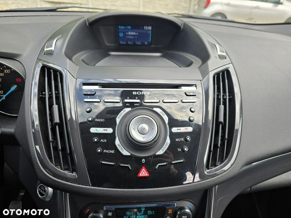 Ford Kuga 1.6 EcoBoost 2x4 Titanium - 17