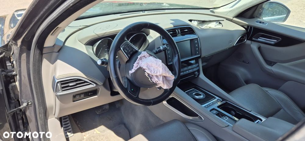 Jaguar F-Pace - 18