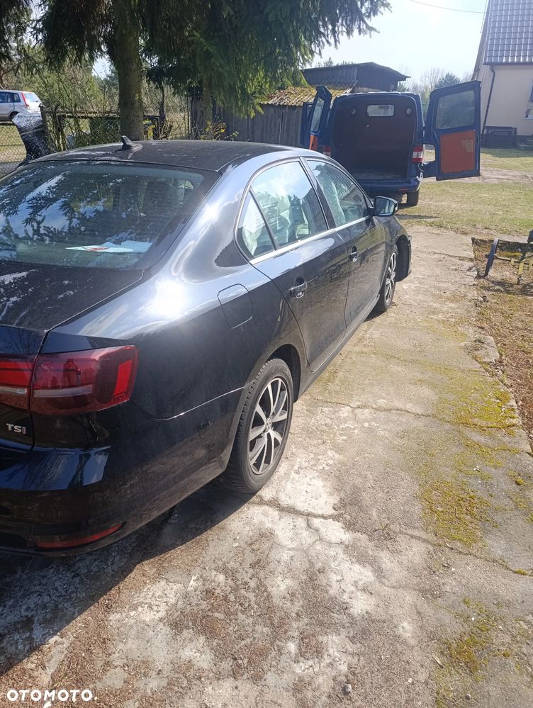 Volkswagen Jetta - 3