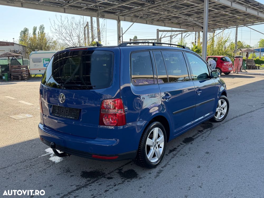 Volkswagen Touran 1.9 TDI DPF Blue Motion Highline - 4