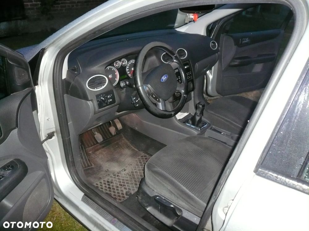 Ford Focus 1.6 TDCi DPF Ghia - 9