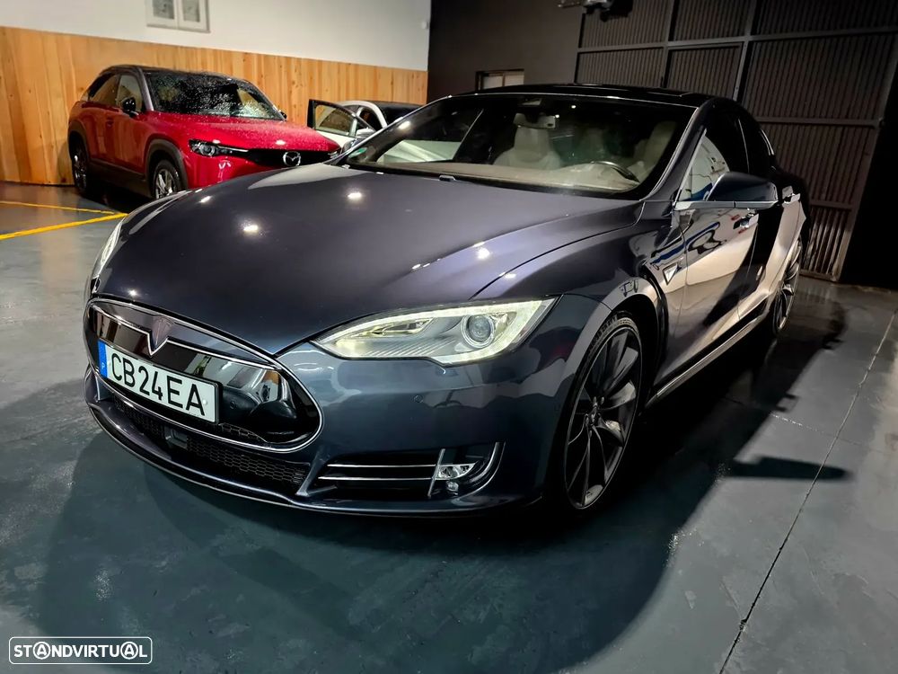 Tesla Model S 85 - 1