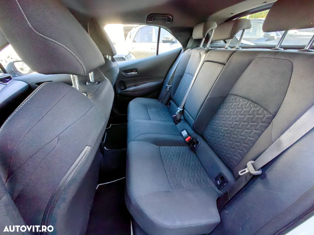 Toyota Corolla 1.8 HSD Business - 18