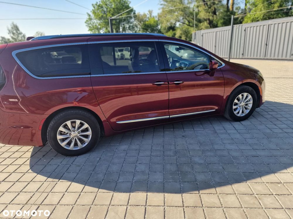 Chrysler Pacifica - 5