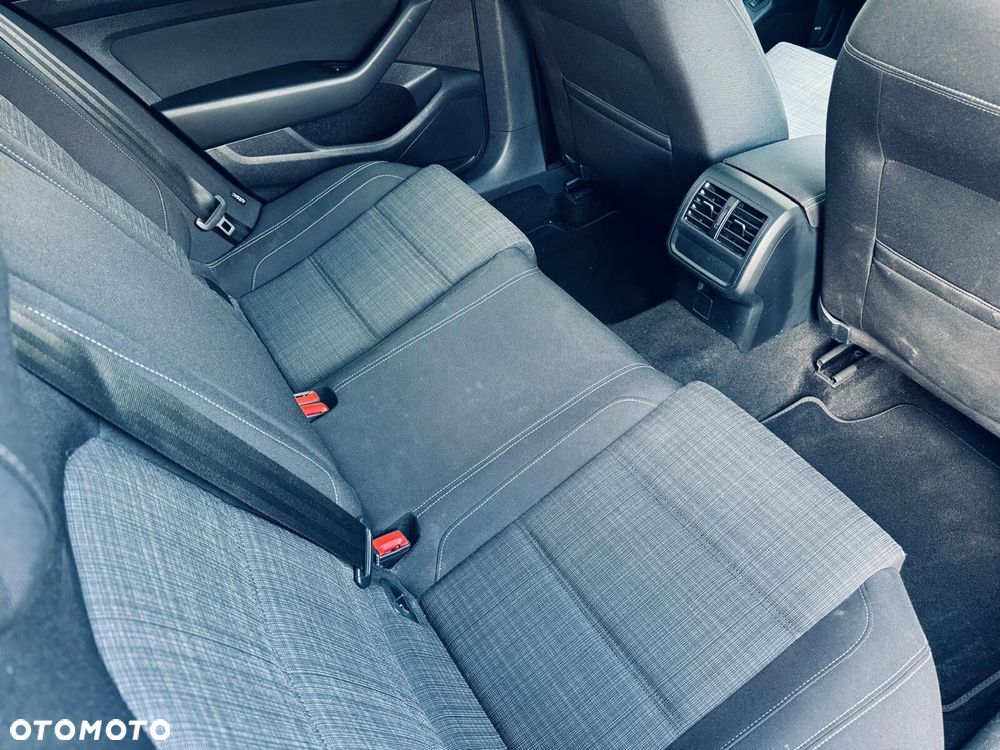 Volkswagen Passat - 18